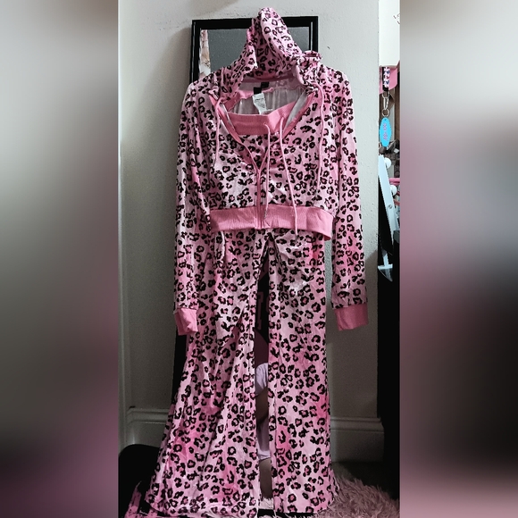 SHEIN Pants - NEW**SHEIN Velour Pink Leopard Print Jumpsuit 🩷🎀